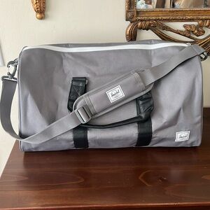 Herschel Supply Company Ravine Duffel Bag in Gargoyle NWT